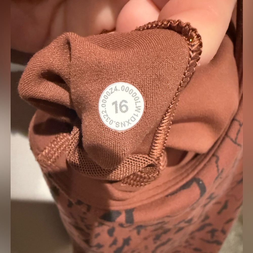 lululemon athletica Rust Coral Patterned Crop Top - Picture 4 of 4